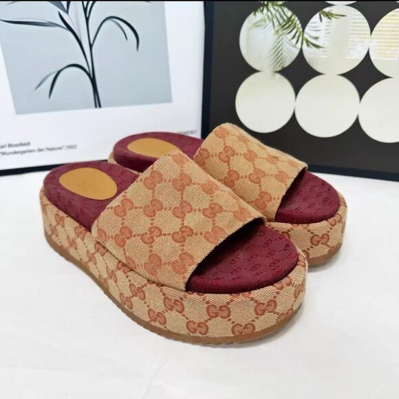 Gucci Slides - Picture 4 of 5